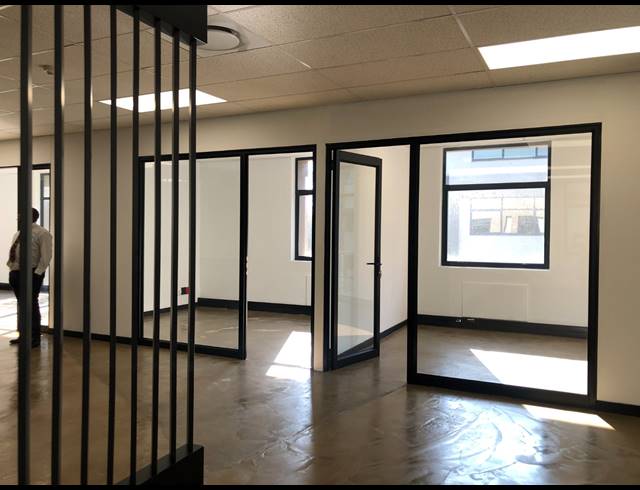 166M² OFFICE TO LET IN SANDHURST